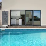 Royal View Vila *