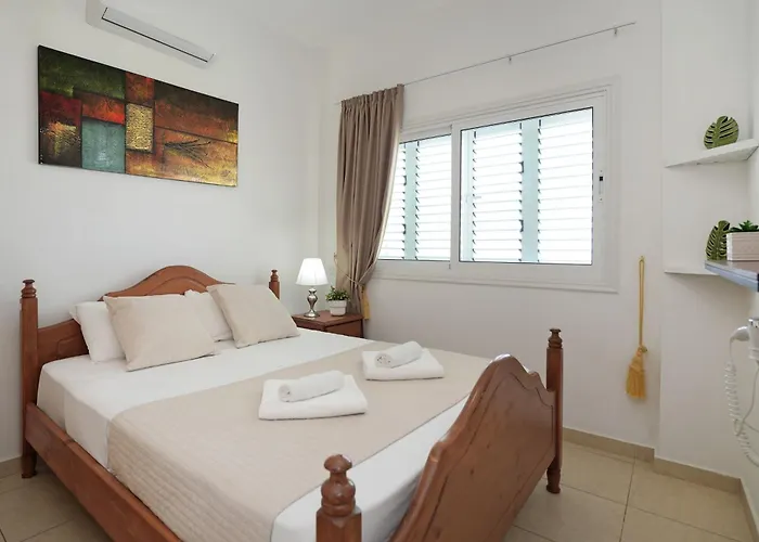 ヴィラ Royal View プロタラス